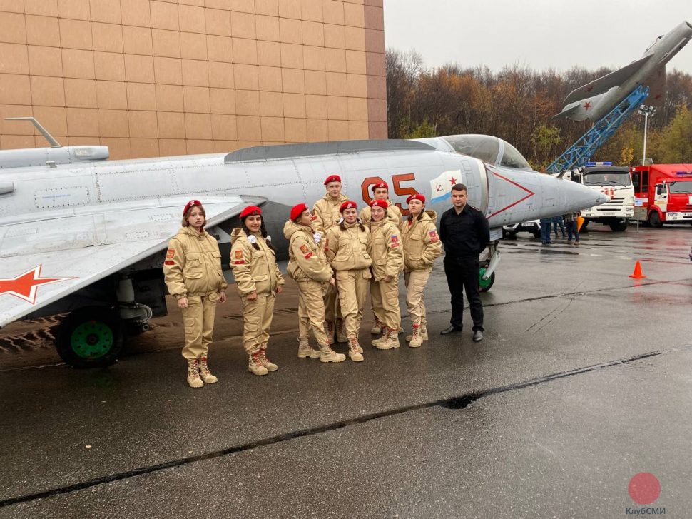 В Мурманской области военные следователи организовали для юнармейцев посещение музея авиации и Военно-морского музея Северного флота